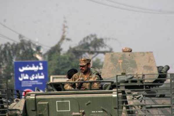 पाक सेना ने सेना को राजनीति में खींचने के जानबूझकर किए गए प्रयासों के खिलाफ चेतावनी दी